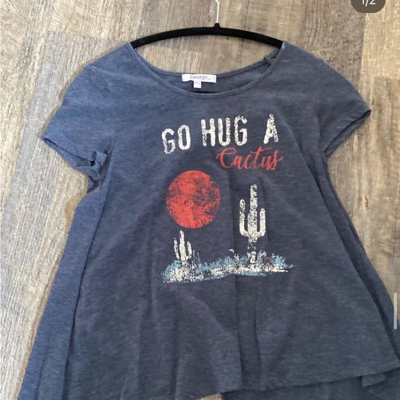 Tshirt split back - Picture 2 of 2